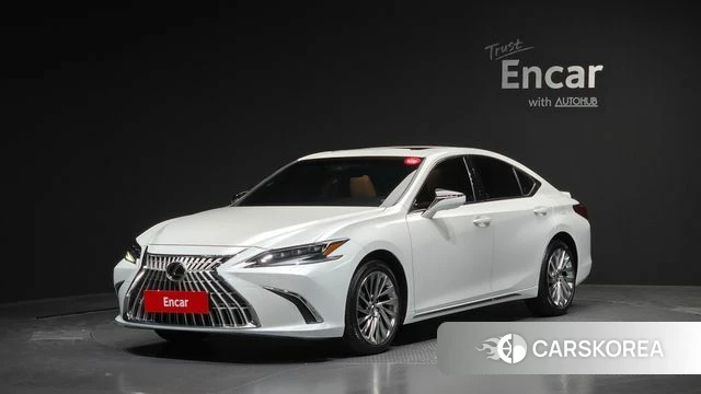 Lexus ES300h 7th generation 2025 Белый из Кореи