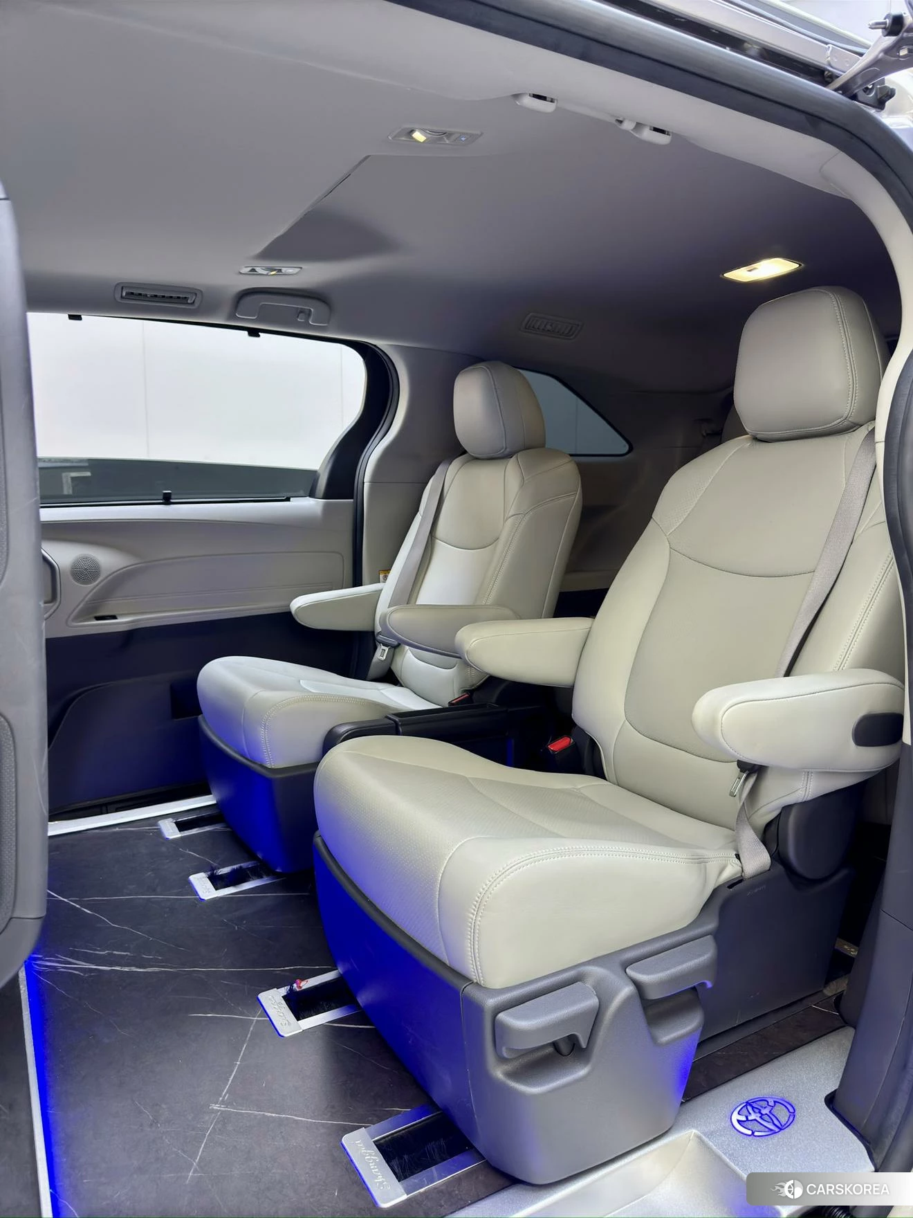Toyota Saina 2021 Серебристо-серый из Китая