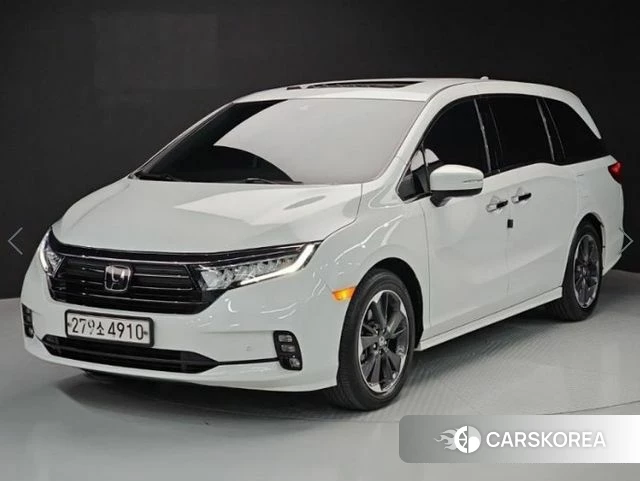 Honda Odyssey 2023 Белый из Кореи