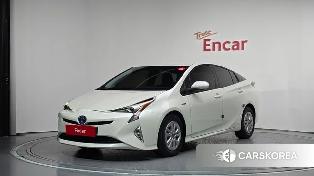 Toyota Prius 4th Generation 2018 Белый из Кореи