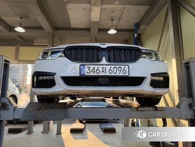 BMW 5 Series (G30) 2018 Белый из Кореи