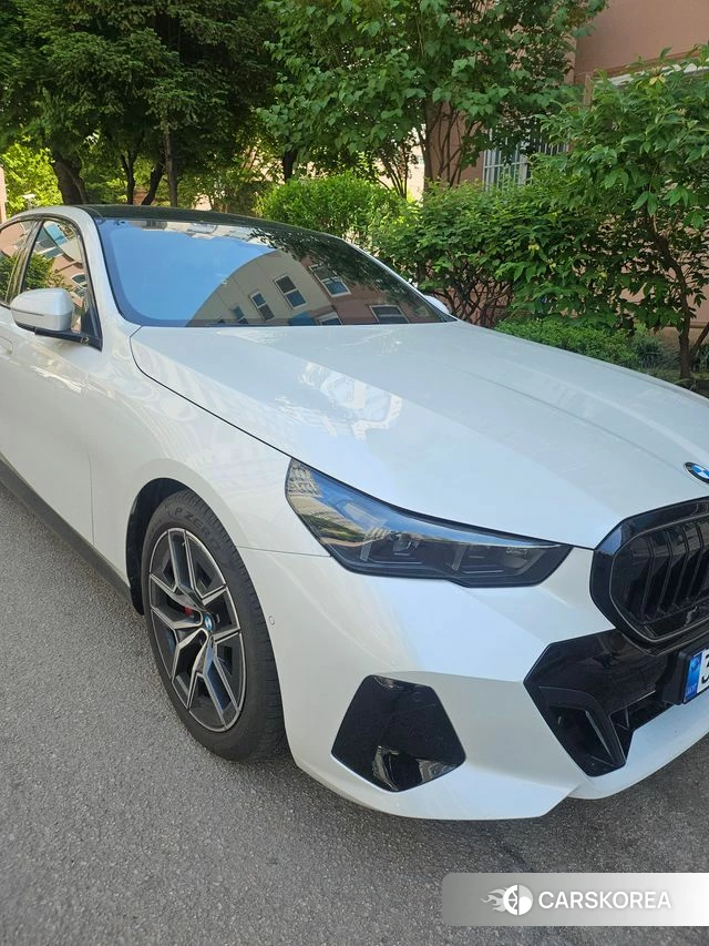 BMW 5 Series (G60) 2025 Белый из Кореи