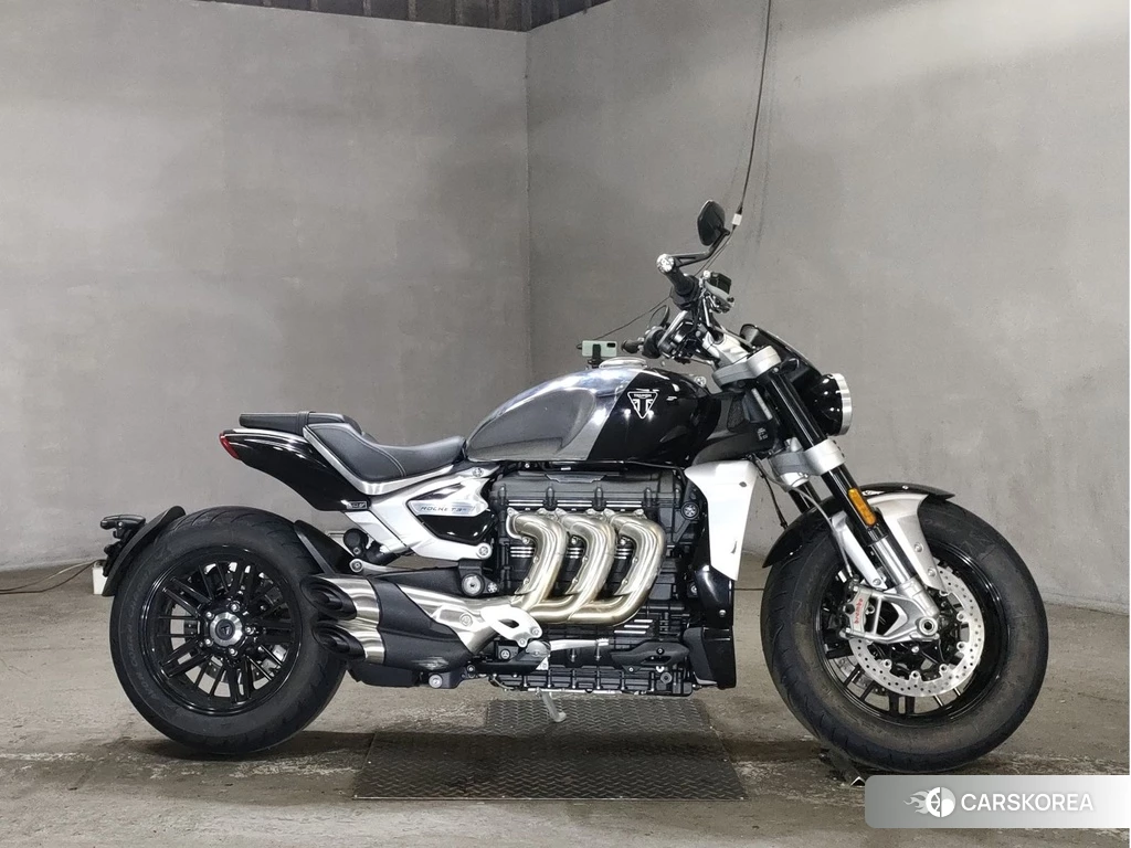 Проданный Triumph ROCKET 3 R 2023 из Японии