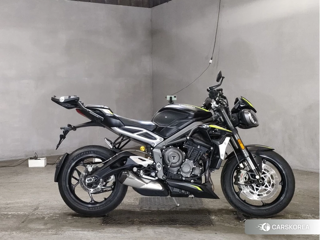 Проданный Triumph STREET TRIPLE 765 RS 2020 из Японии