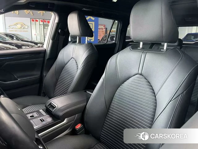Toyota Crown Lufang 2022 Черный из Китая