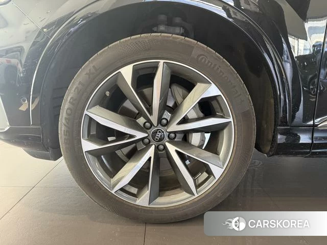 Audi Q7 2023 Черный из Китая