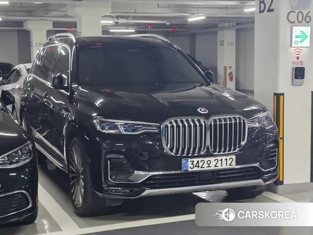 BMW X7 (G07) 2021 Черный из Кореи