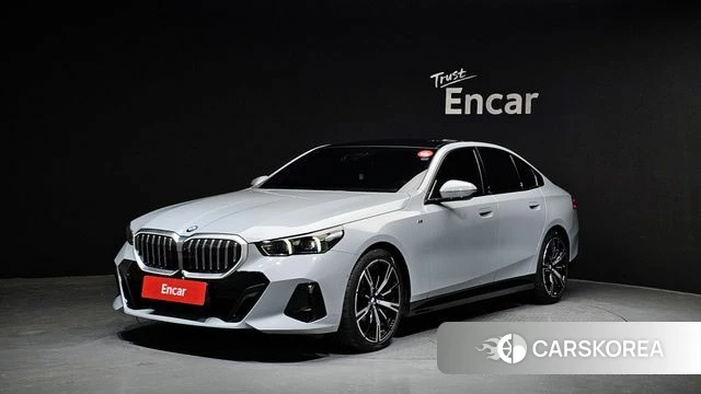 BMW 5 Series (G60) 2024 Серебристо-серый из Кореи