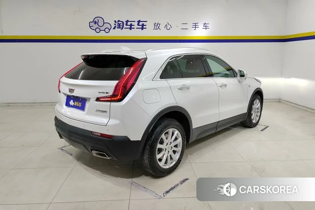 Cadillac XT4 2021 Белый из Китая