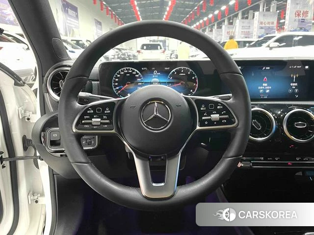 Mercedes-Benz Class A 2022 Белый из Китая