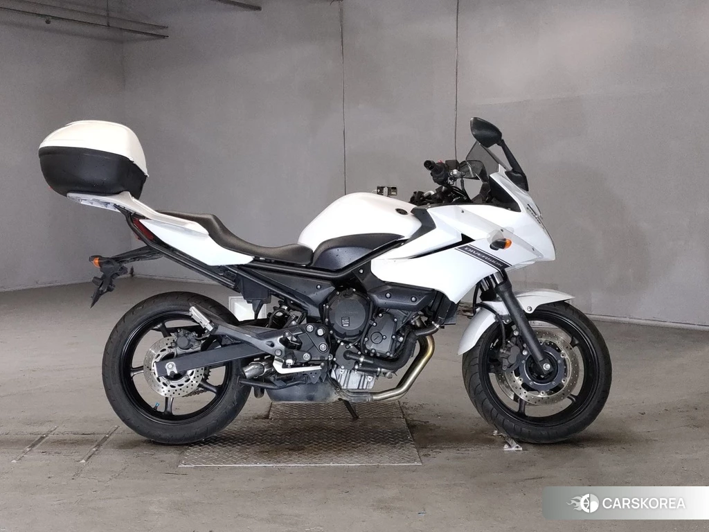 Проданный Yamaha XJ6 DIVERSION 2011 из Японии, фото 2
