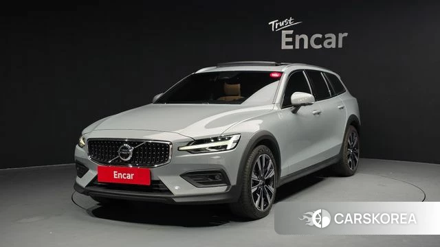 Volvo V60 Cross-Country 2nd Generation 2024 Светло-серебряный цвет из Кореи