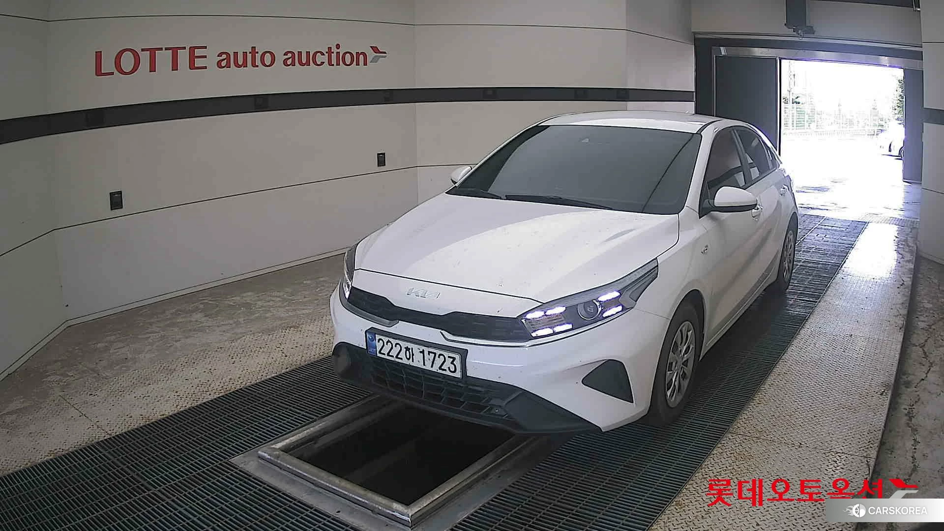 Kia K3 2023 Snow White Pearl из Кореи