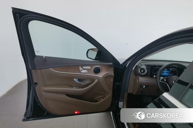 Mercedes-Benz E-class 2022 Черный из Китая