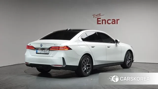 BMW 5 Series (G60) 2025 Белый из Кореи