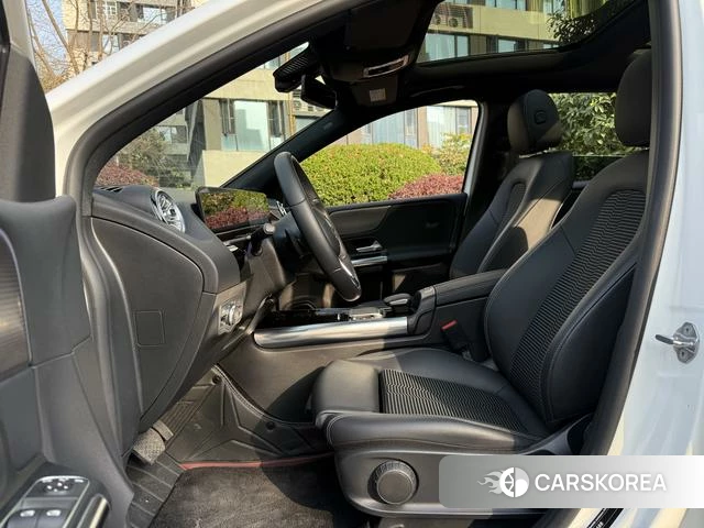 Mercedes-Benz Class B 2023 Белый из Китая