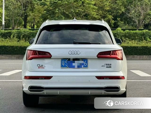 Audi Q5L 2021 Белый из Китая