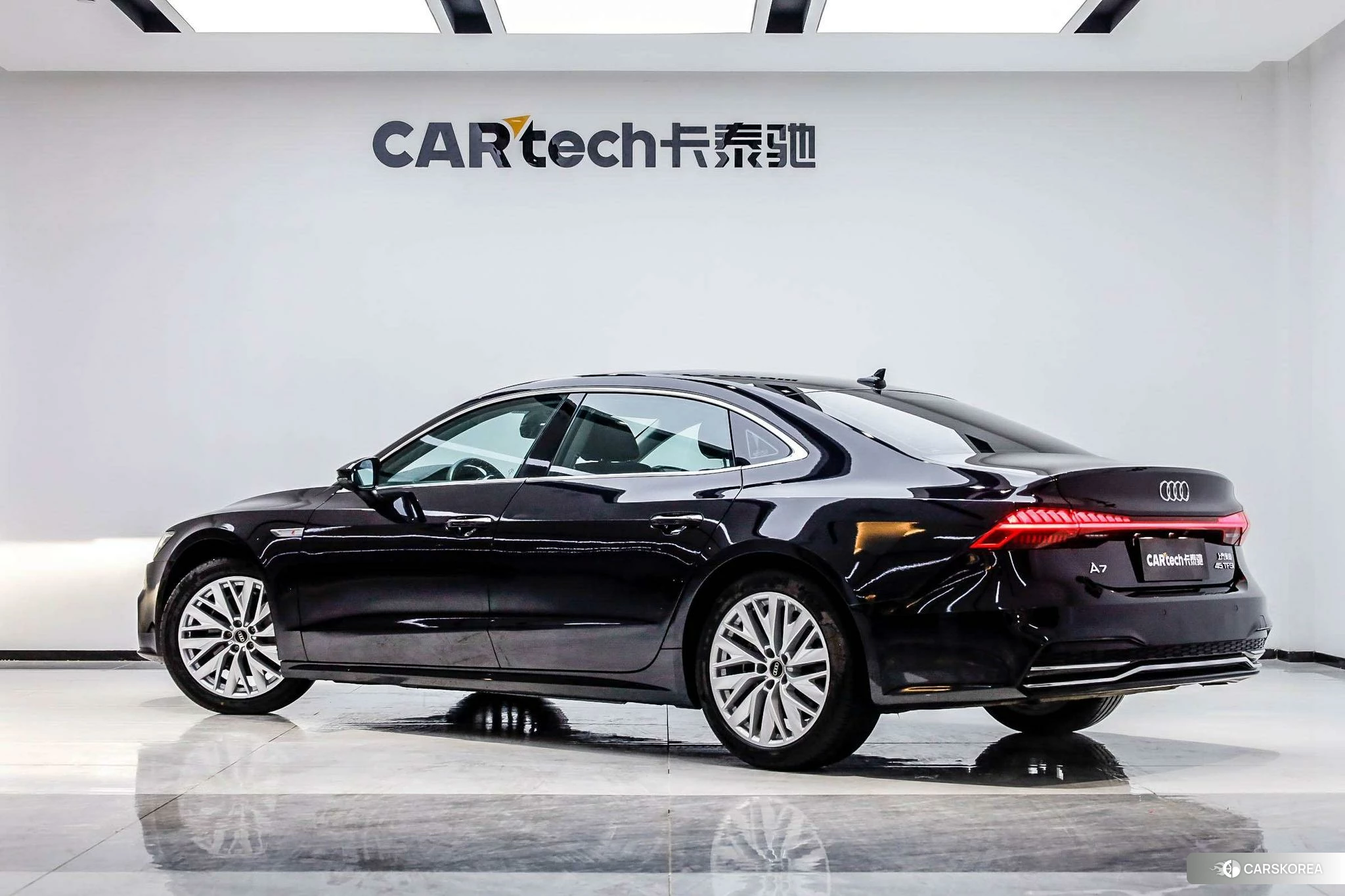 Audi A7L 2023 Черный из Китая
