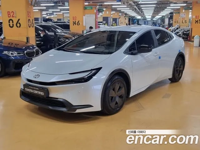 Toyota Prius 5th Generation 2023 Белый из Кореи