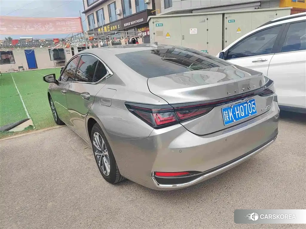 Lexus ES 2026 Silver/gray из Китая