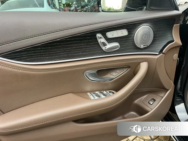Mercedes-Benz E-class 2022 Черный из Китая