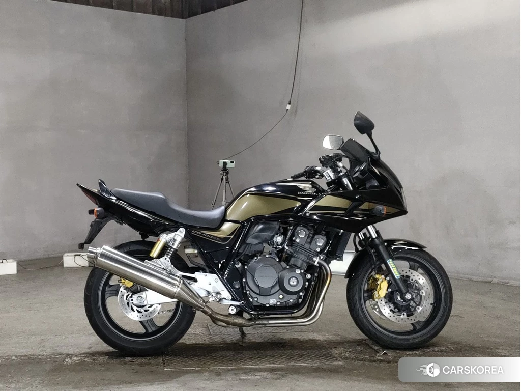 Проданный Honda CB400SF BOLDOR 2013 из Японии, фото 2