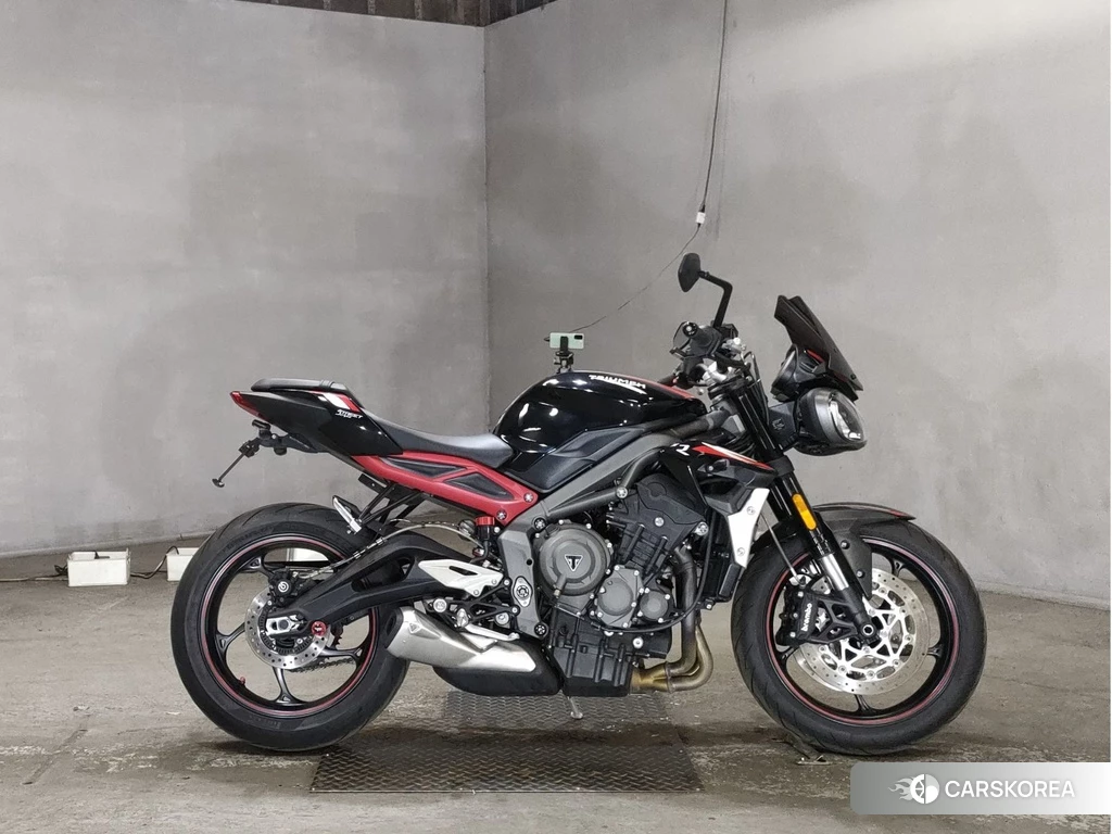 Проданный Triumph STREET TRIPLE R 2021 из Японии