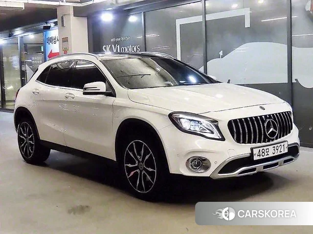 Mercedes-Benz GLA-Class X156 2019 Белый из Кореи