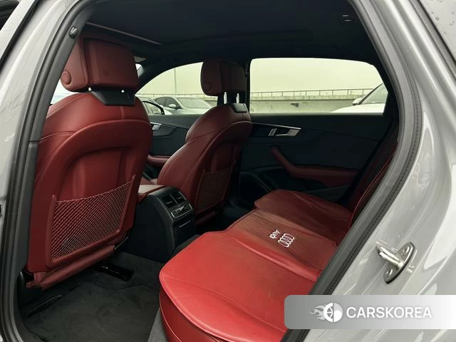 Audi A4L 2024 Темно-серый из Китая
