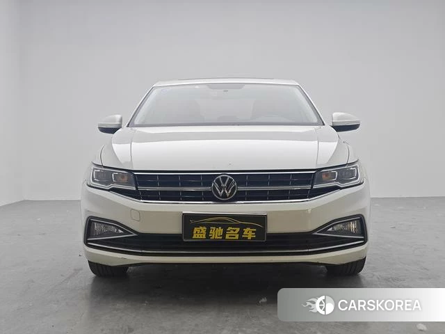 Volkswagen Bora 2021 Белый из Китая
