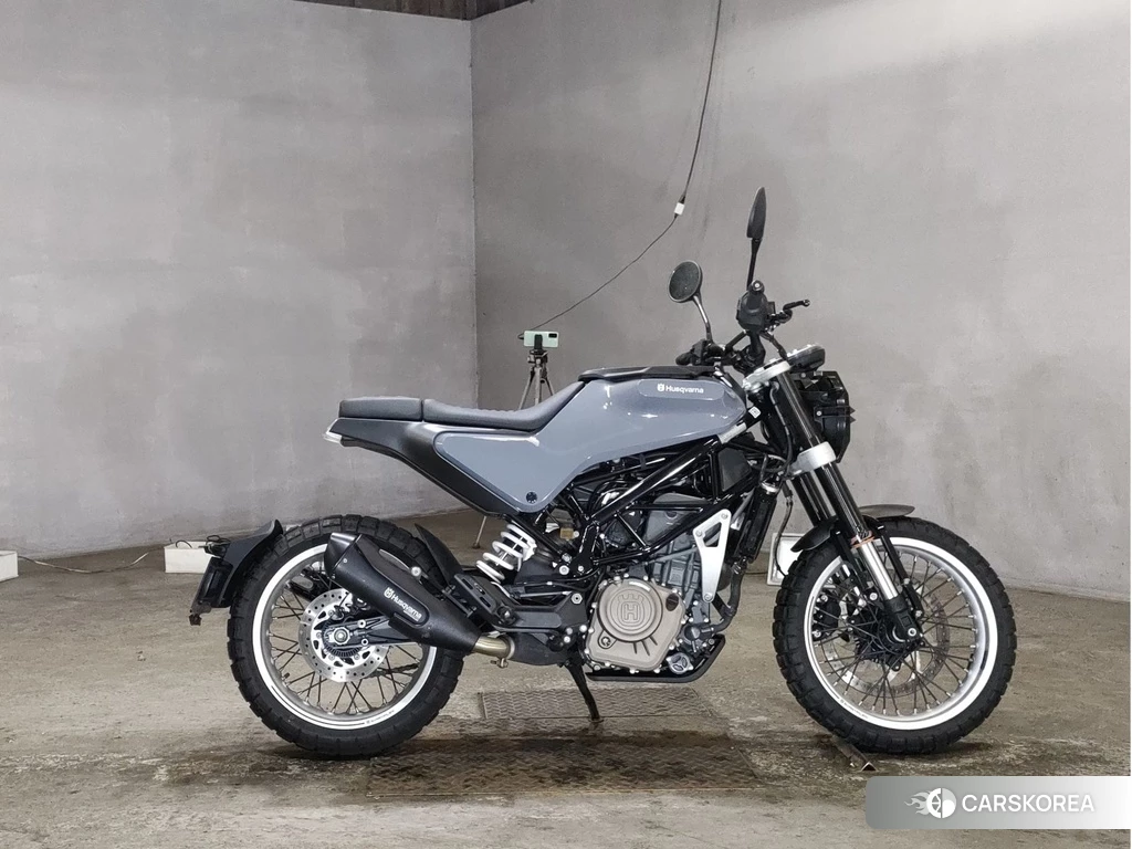 Проданный Husqvarna SVARTPILEN 401 2018 из Японии