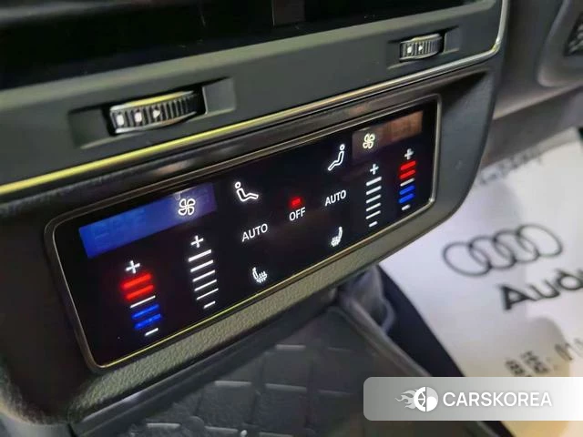 Audi Q7 2022 Черный из Китая