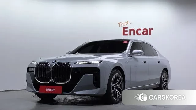 BMW 7 Series (G70) 2023 Светло-серебряный цвет из Кореи