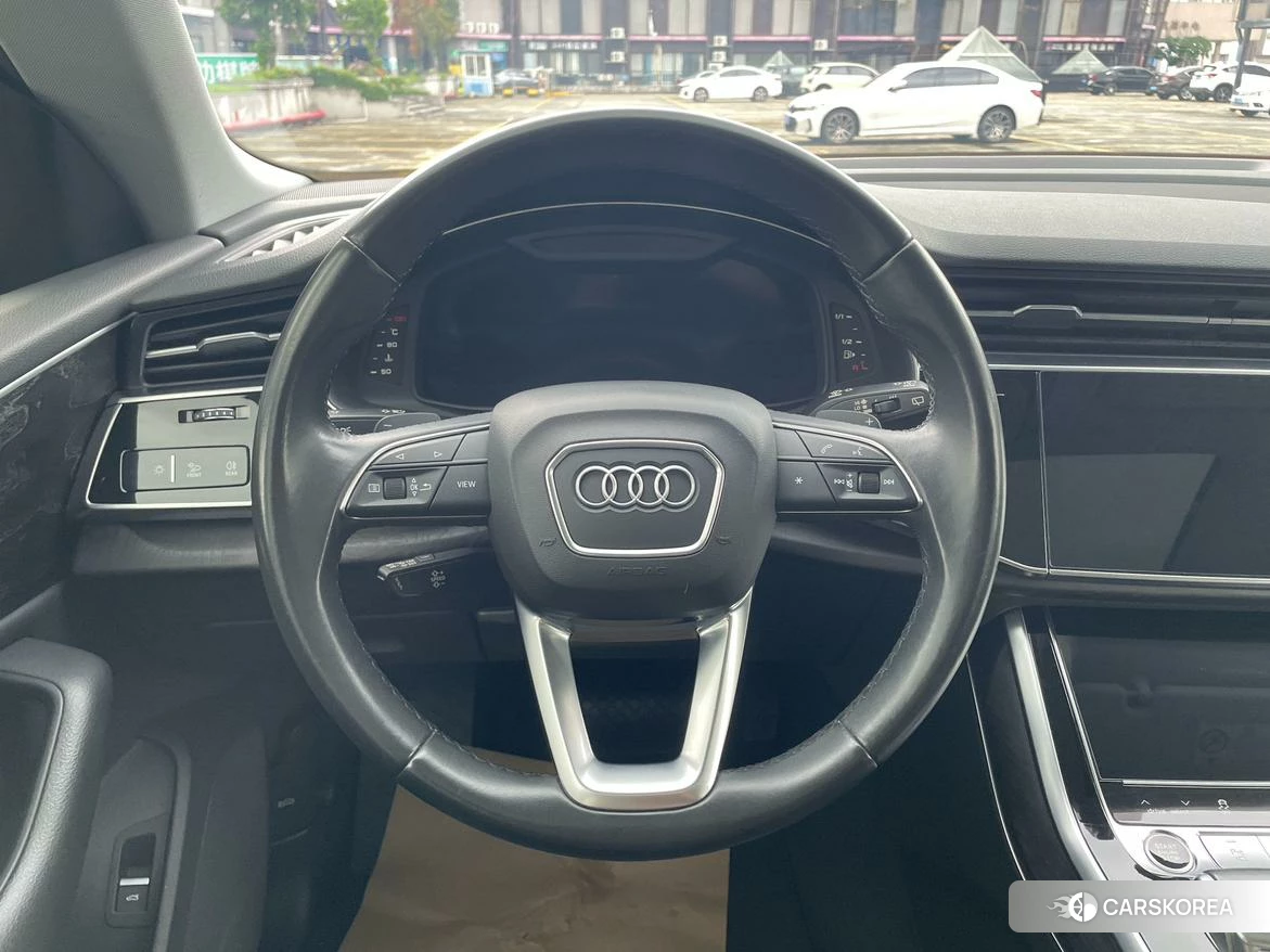 Audi Q8 2020 Черный из Китая