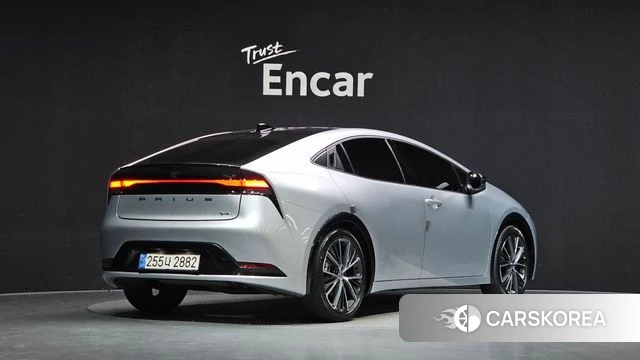 Toyota Prius 5th Generation 2024 Серебряный из Кореи