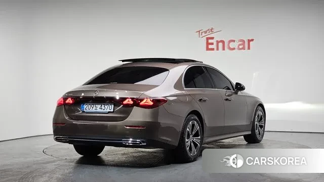 Mercedes-Benz E-Class W214 2025 Коричневый из Кореи