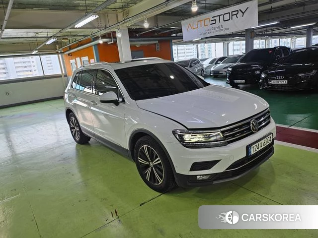 Volkswagen Tiguan second Generation 2019 Белый из Кореи