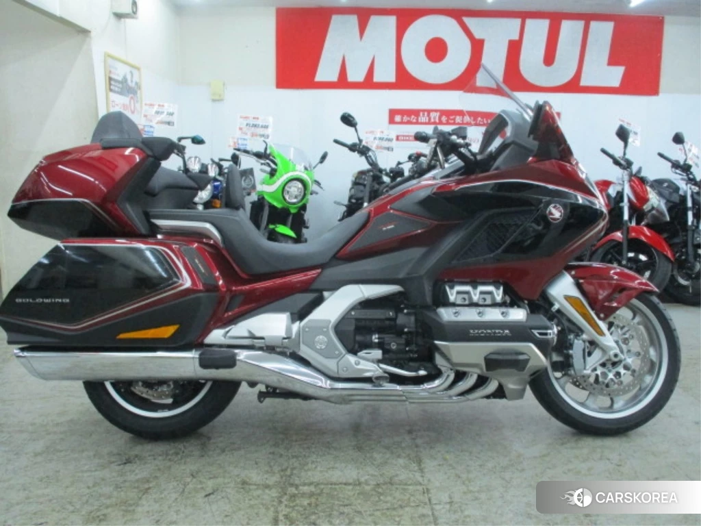 Проданный Honda GL1800 TOUR DCT 2019 из Японии