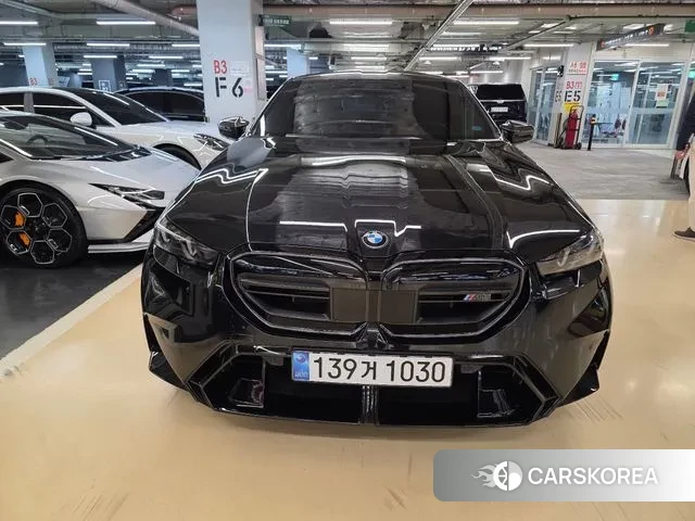 BMW M5 (G90) 2025 Черный из Кореи