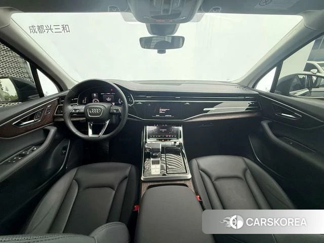 Audi Q7 2023 Черный из Китая