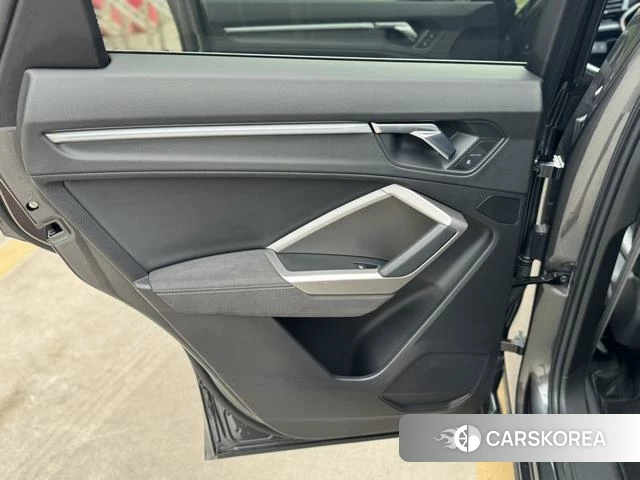 Audi Q3 2022 Темно-серый из Китая