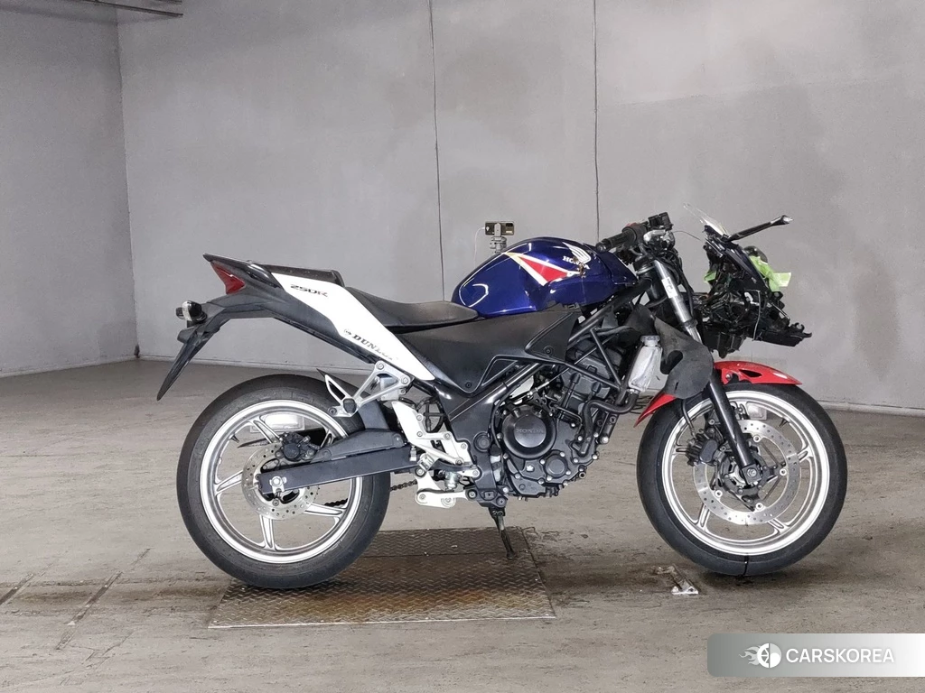 Проданный Honda CBR250R 2011 из Японии, фото 2