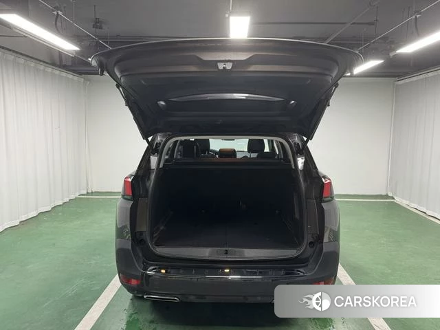 Peugeot 5008 2018 Темно-серый из Китая