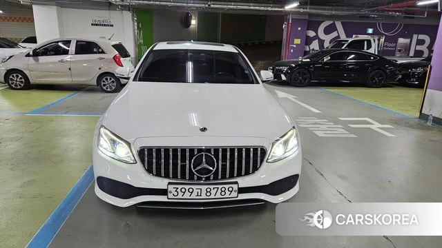 Mercedes-Benz E-Class W213 2018 Белый из Кореи