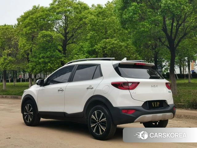 Kia Yi Ran 2021 Белый из Китая