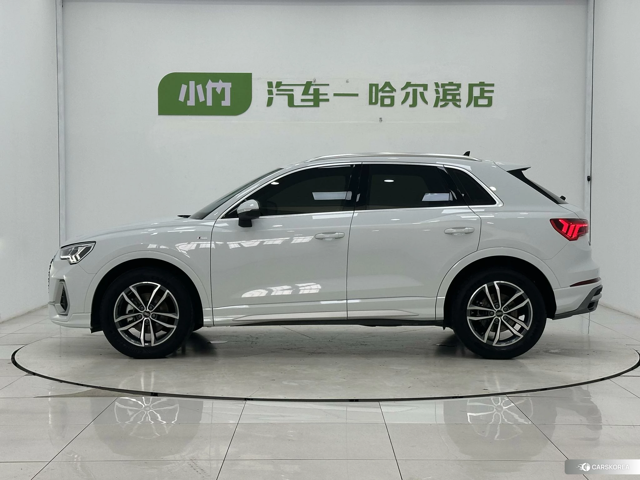 Audi Q3 2022 Белый из Китая