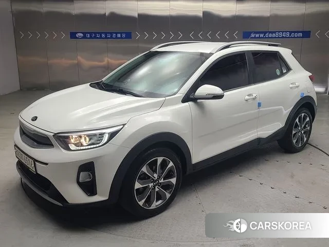 Kia Stonic 2018 Белый из Кореи