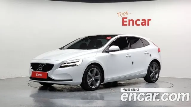 Volvo V40 2018 Белый из Кореи