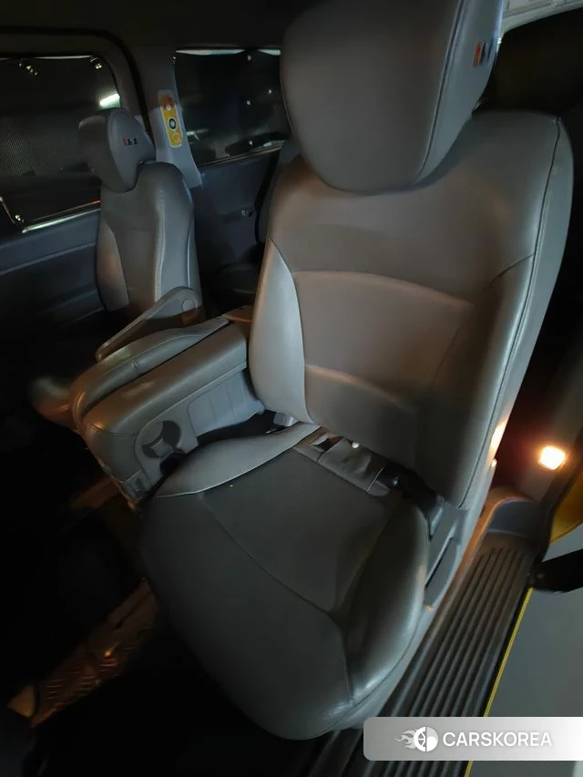 Hyundai The New Grand Starex 2021 Желтый из Кореи