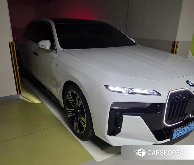 BMW i7 (G70) 2023 Белый из Кореи